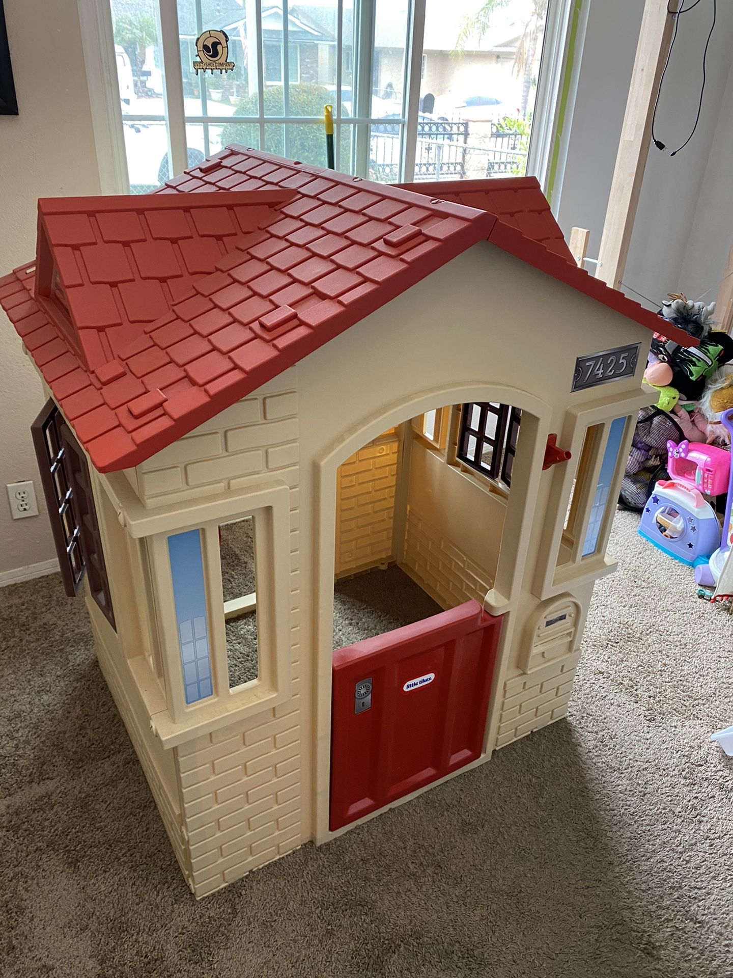 Little Tikes Cape Cottage play house
