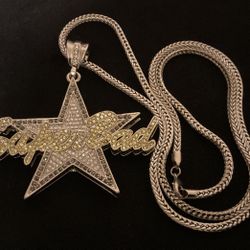 36” Large SilverTone Thick Necklace And SUPER STAR ⭐️ PENDANT WITH RHINESTONES 