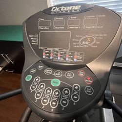 Octane Q45 Elliptical—— Excellent Condition!!!  HALF PRICE THRU 12/3!!!