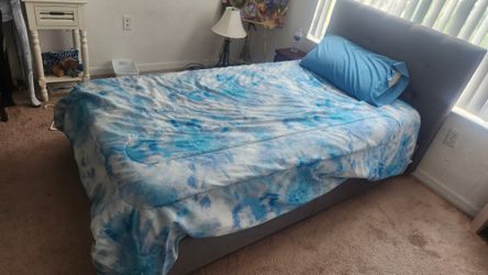 Twin Size Cushioned Bed Frame + Nordic Rest Matress Set, Nice Condition