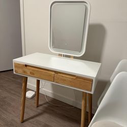 Makeup Vanity Desk with Mirror and Light