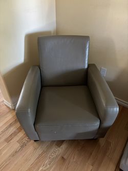 Leather Arm Chair (Delivery Available)
