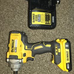 DEWALT

1/2 in. Mid-Range Impact Wrench

