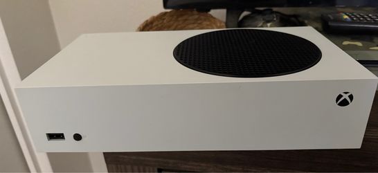 Xbox Series S With 27” 144HZ Curved Gaming Monitor