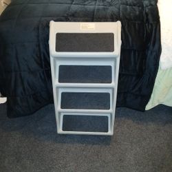 For pet use only to climb up and down to reach other objects as beds or couches. 