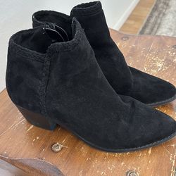 5 cash size 9 near AV College black suede boots