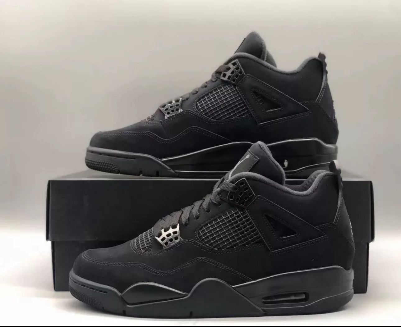 Black Cat Jordan 4
