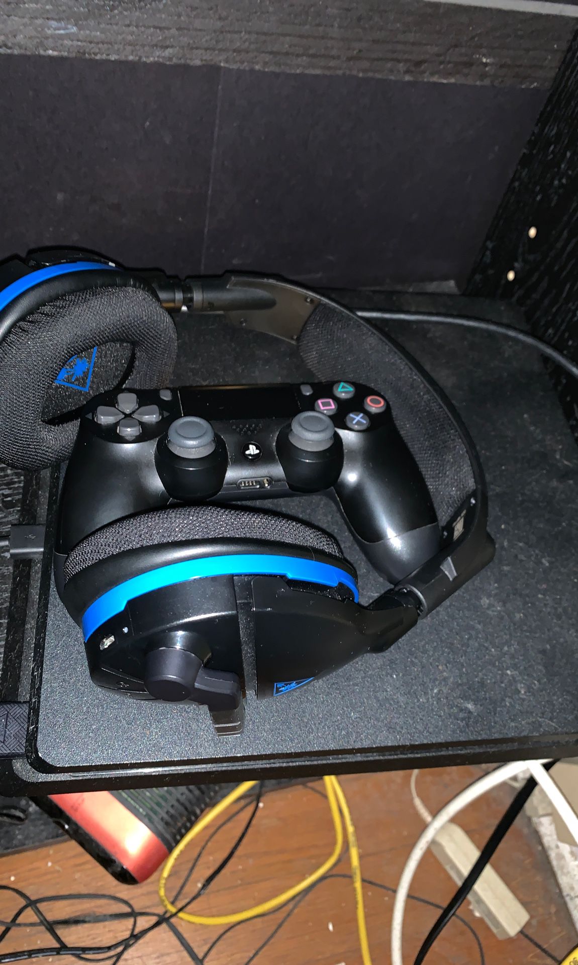 PlayStation 4 w/ turtle beach headset and dual charger