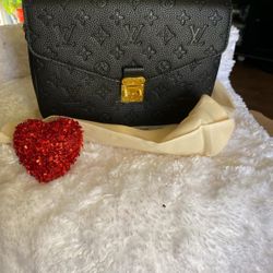 Black Louis Vuitton Bag For woman’s Available 