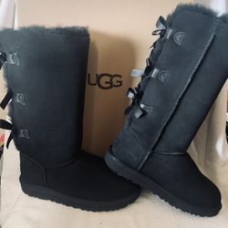 UGG Woman’s Bailey Bow ll Authentic 💯 Size 8 Black 