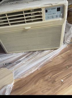 Deadwoo Window A.C. With Remote