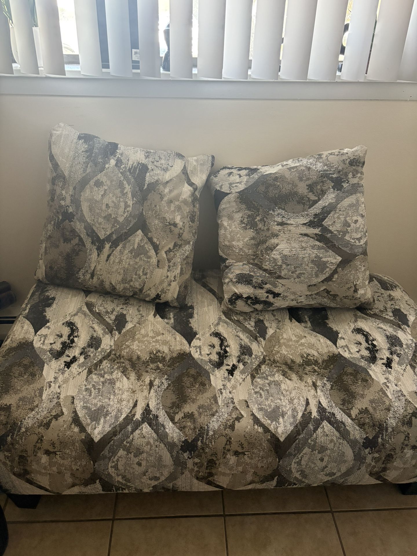 Ottoman With 2 Matching Pillows