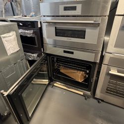 30-inch Thermador Combo Oven Nee Open Box