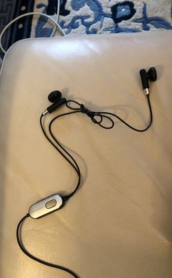 Samsung earbuds with remote