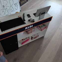 Aldi Shopping Stand