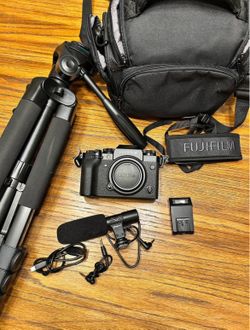 Fujifilm X-T4 Camera Body: Like New (103 shutter count)