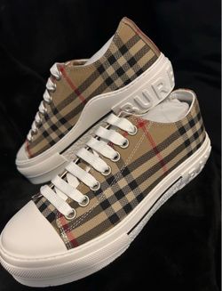 Burberry shoe size 8.5 in women