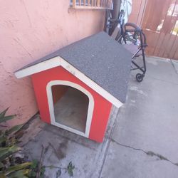 Dog House Almost Brand New Use Only A Few Times 