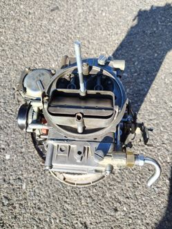 Holley 600 cfm vacuum secondary carburetor