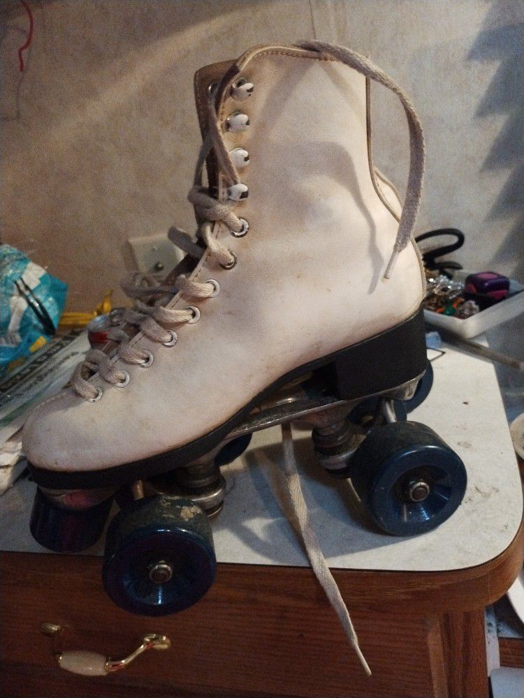 Vintage Skates Sz4