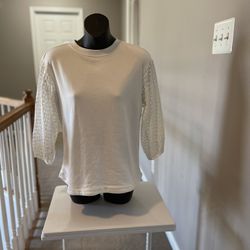 NWOT Sweater size XS in White from Banana Republic with beautiful 3/4 length  detailed sleeves. 