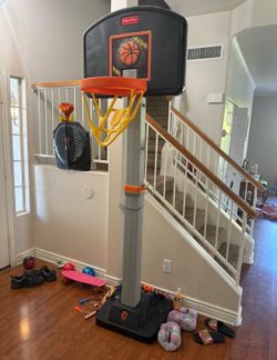 Adjustable basketball hoop (4 feet, 5 feet and 6 feet)