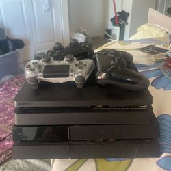 2 ps4 consoles w/ 4 controllers