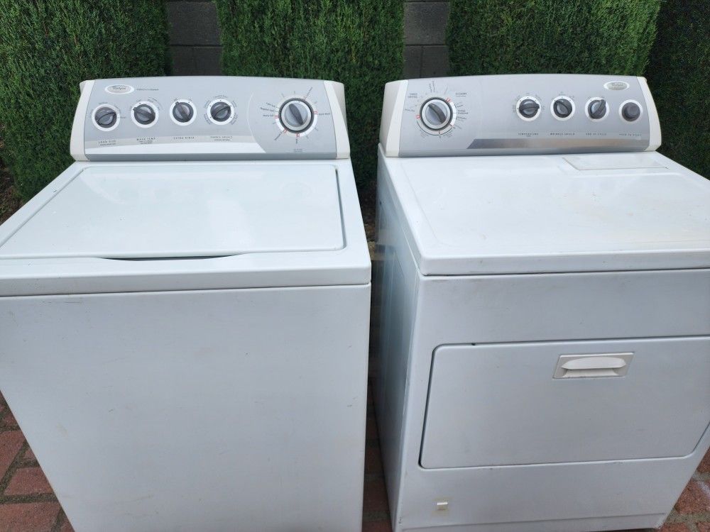 Whirlpool Washer And Gas Dryer Set 