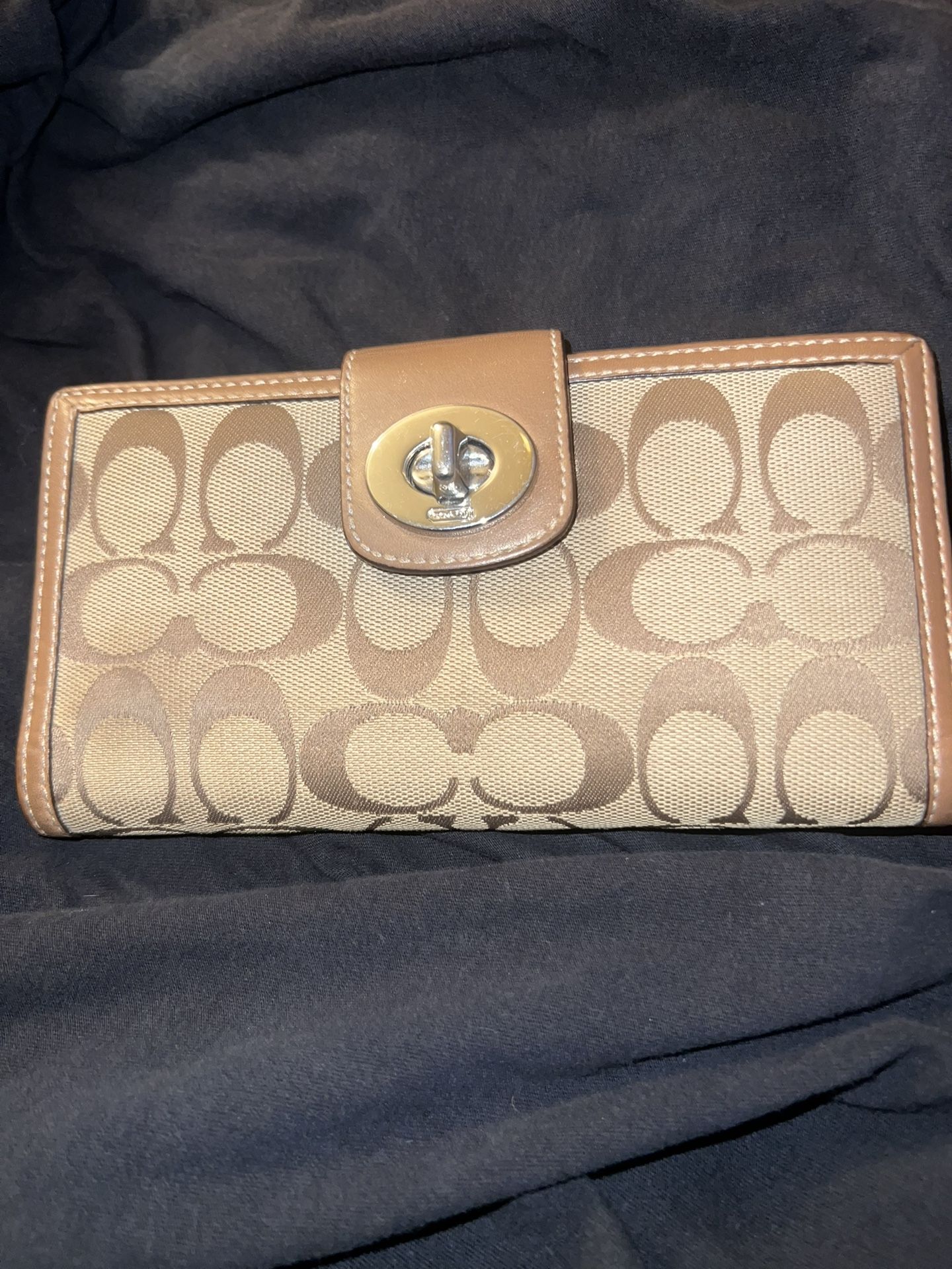 Classic Coach Logo Signature Turnlock Wallet