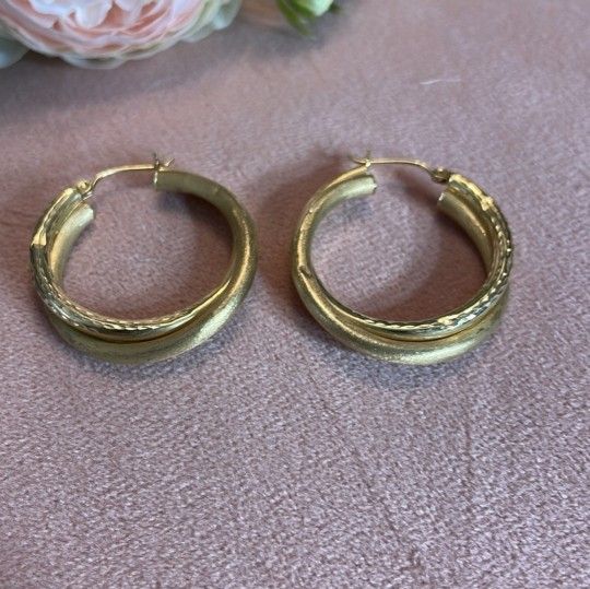 14kt Yellow Gold 1½in Hoops