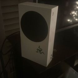  Xbox Series s 512 GB With 2 Controllers