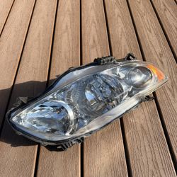 2009-2012 Toyota Corolla Front Left Headlight