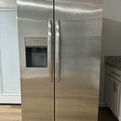 Refrigerator for sale $800 