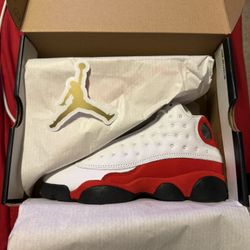 2026 Jordan 13 Chicago Size 4Y