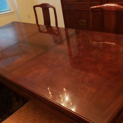 

Vintage Folio 16 Henredon Dining Table With  Chairs And 2 China Cabinets.  