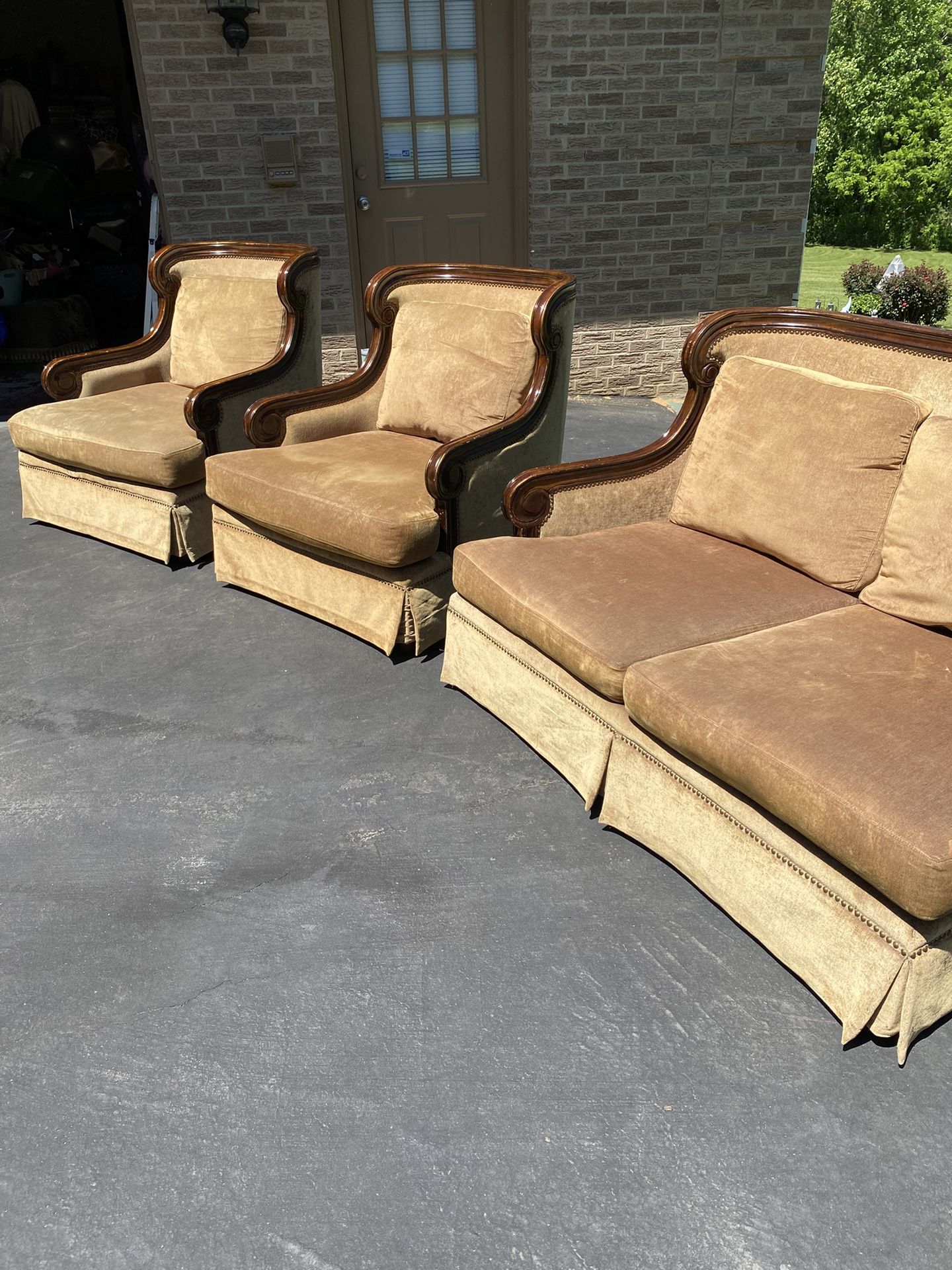 Haverty .quality LOVE SEAT AND TWO MATCHING CHAIRS.