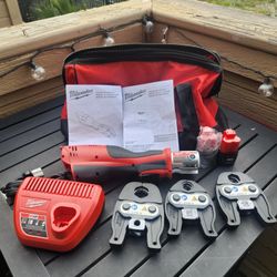 Milwaukee M12 Press Tool Kit 