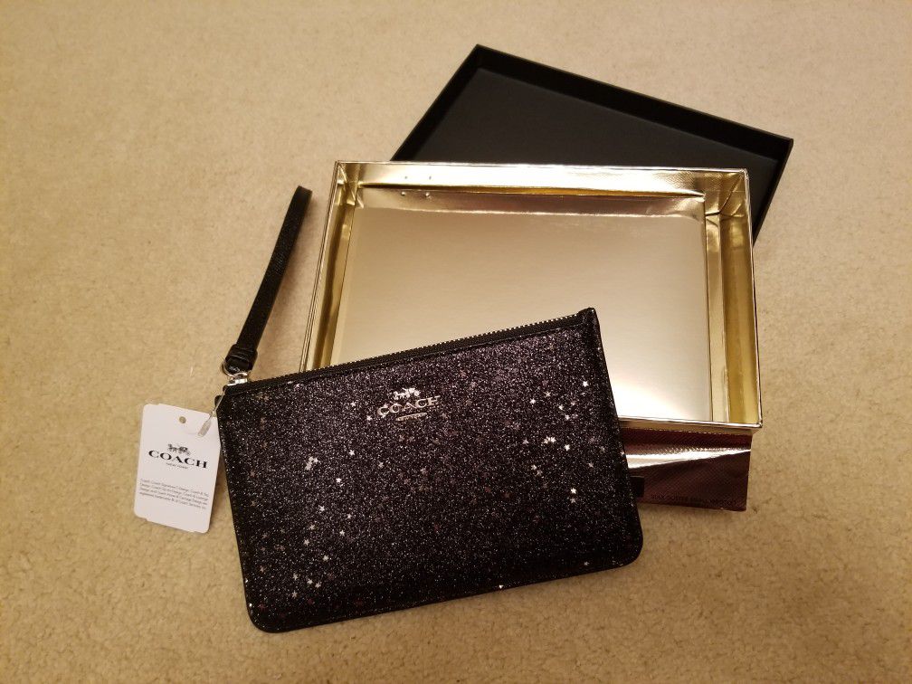 Coach F38641 Black/ Slvr Smll Wristlet Star Glitter. Gold Gift Box Included NWT. Condition is New with tags.