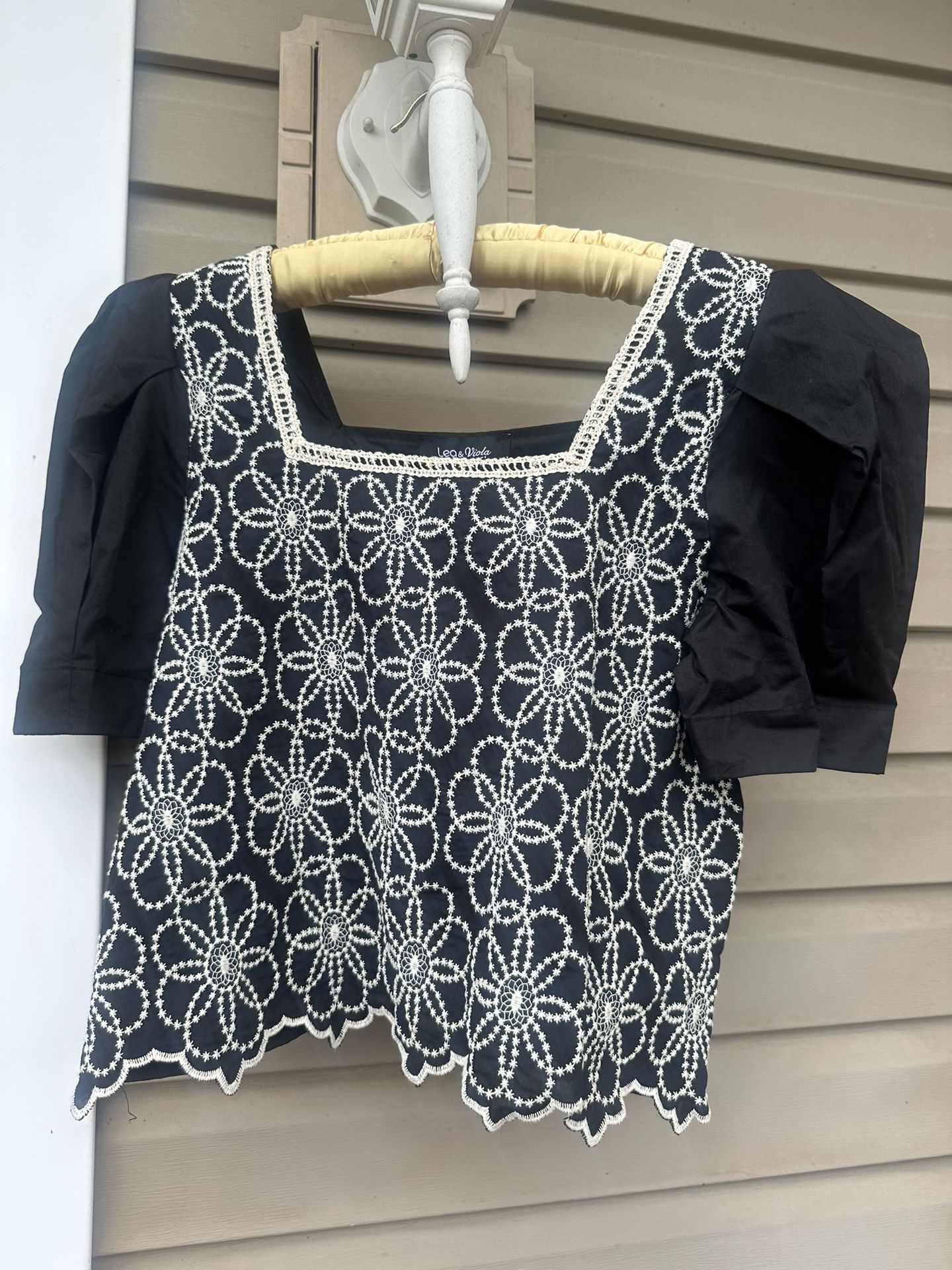 NWT! Anthropologie Lea & Viola 100% black cotton XS top with white embroidery