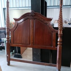 Thomasville Vintage Soild Wood 4 Poster Carved Bed Frame, Dresser And Mirror