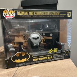 FUNKO POP! Batman and Commissioner Gordon action figures