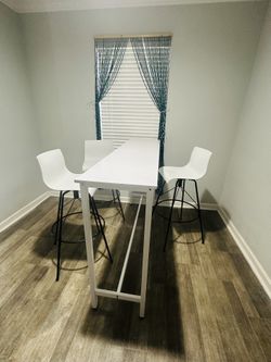 High table with three chairs. Free Delivery!!!