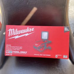 Milwaukee M18 18-Volt 2000 Lumens Lithium-Ion Cordless Rover LED Clamping Flood Light (Tool Only)