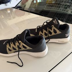 Reebok tennis shoes $10 size 8