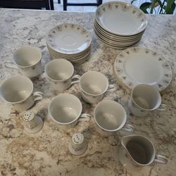 Hara Hira Autumn Fine China Dinner set of 29 pieces 
