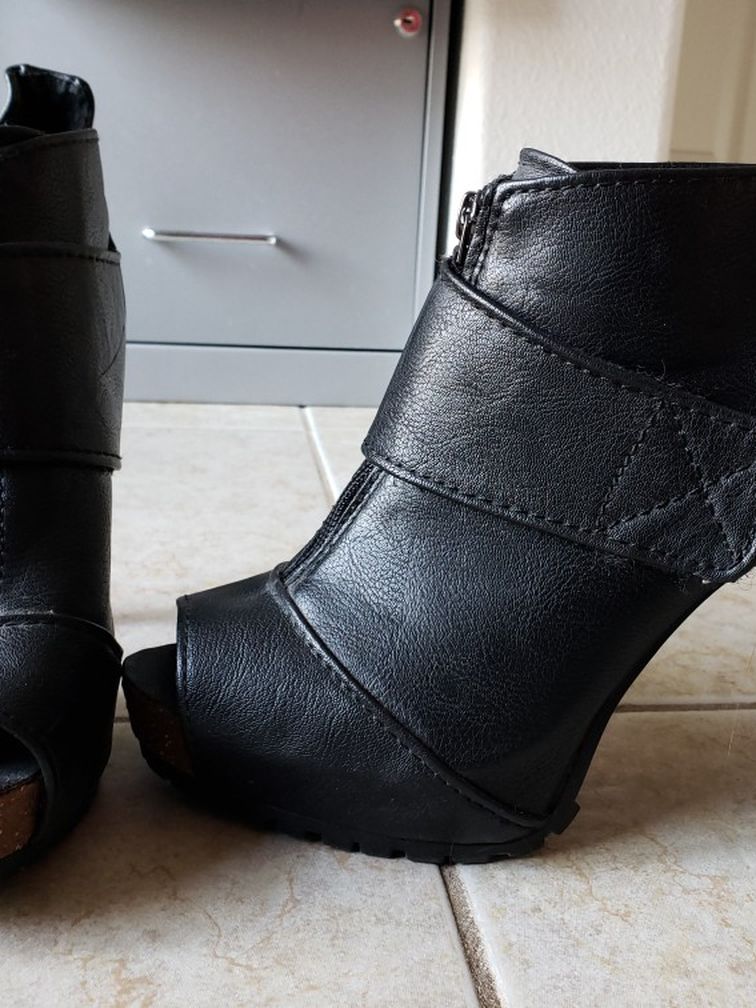 VERA WANG BOOTIE Size 9