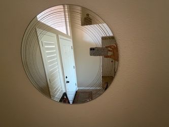 Round Accent Wall Mirror/Display Tray