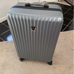 Carry on  luggage 45$ each