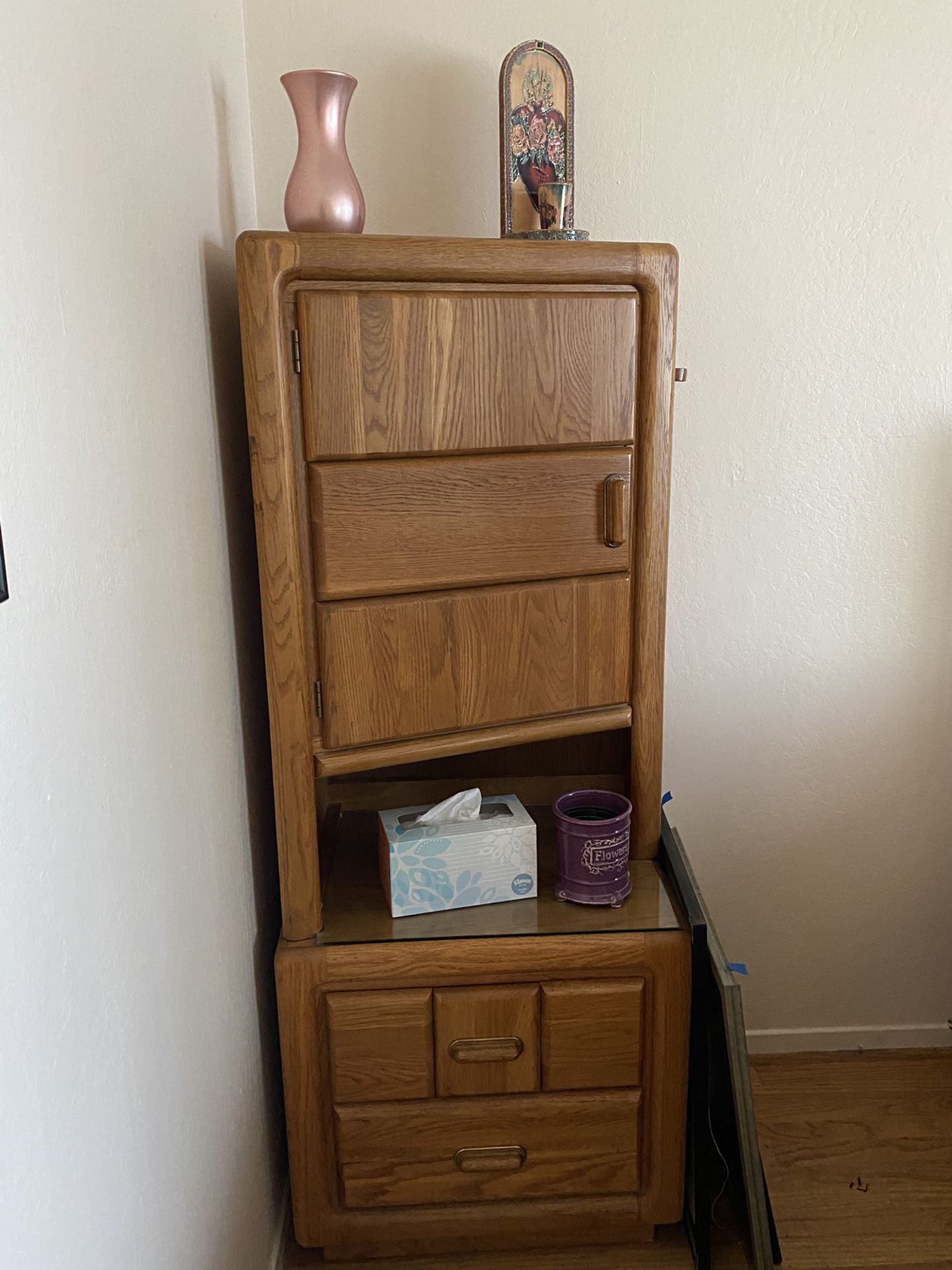 Unique corner drawer bedroom set (2 pieces available!)
