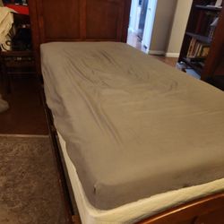 Twin Bed W/3 Drawer Roller